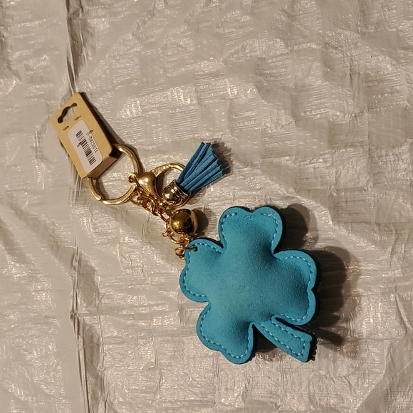 Clover Shaped Keyring - Picture 2 of 4